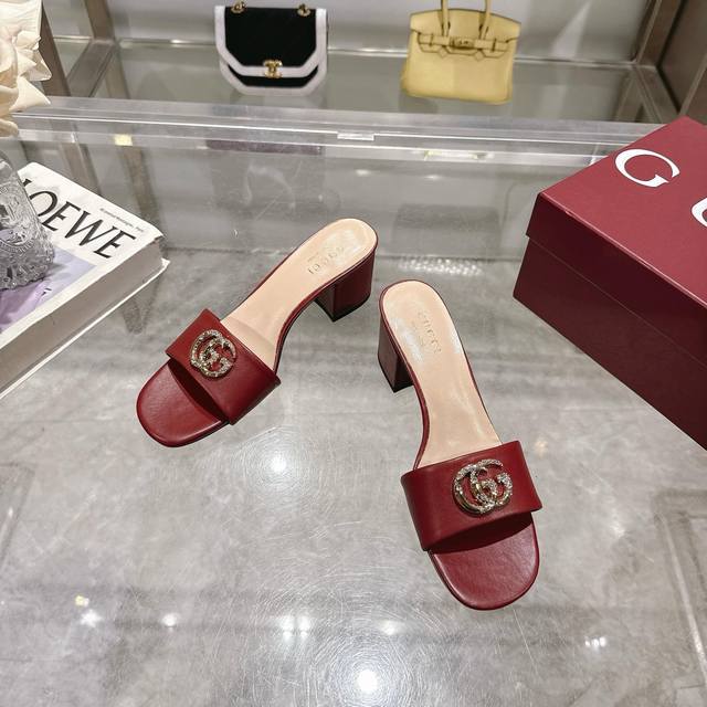 9719-5 酒红￥360】 拖鞋系列：面料顶级小牛皮，内里垫脚牛皮，原版古铜金马衔扣，意大利原版真皮大底［内配合格证／布袋／手提袋等全套包装］ （35-42）