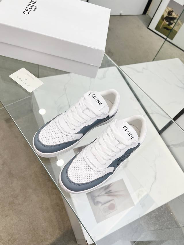 出厂价P330 赛琳（Celine）2025春夏新款Block Triomphe凯旋门运动鞋系列上新鞋面采用原版定制头层牛皮鞋身带有品牌元素压花图案，鞋头冲孔设