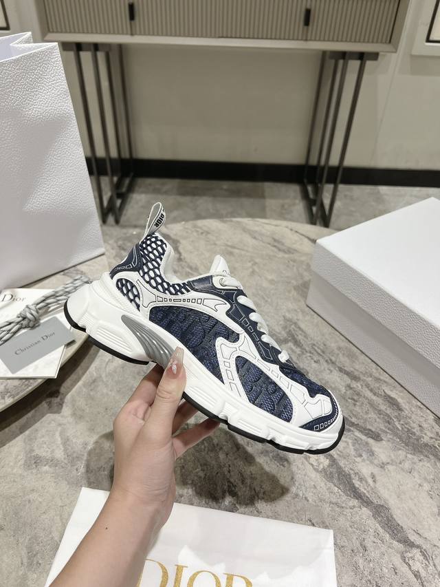 470 最新爆款 明星款2025主推爆品 全新发售的迪奥 Dior Chrono 新款休闲运动鞋跑鞋老爹鞋 真的酷毙了，未来感十足原版完美复刻！全对版材质 模具