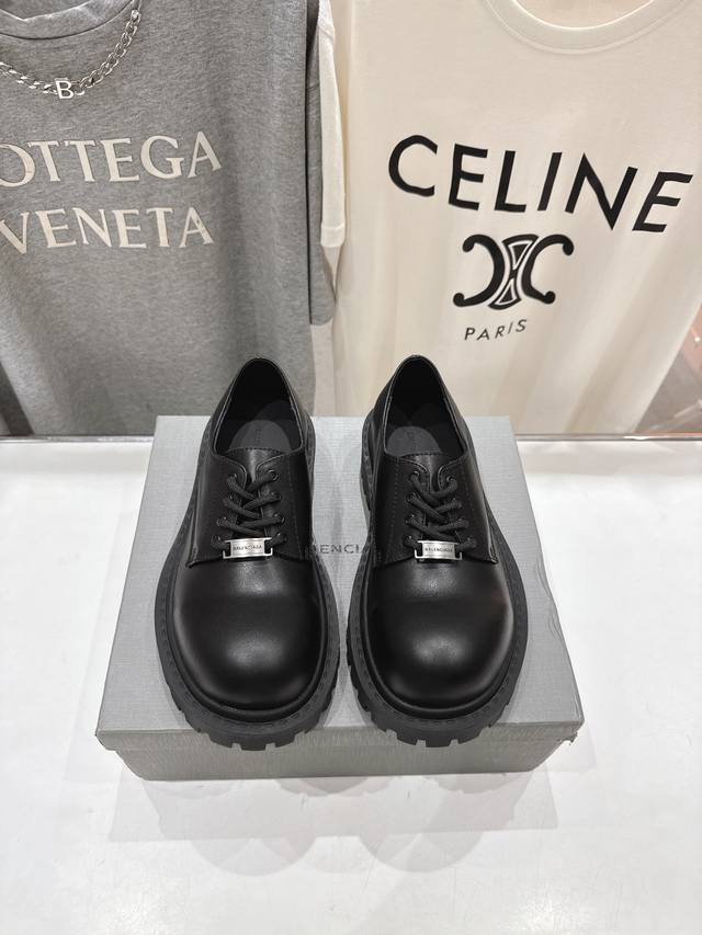 高版本出厂380 Balenciag*/巴黎世家2025Ss新款大头皮鞋得比鞋乐福鞋 tractor大头德比鞋乐福鞋 原版亚光的头层牛皮.内敛有型.搭配鞋盖上的