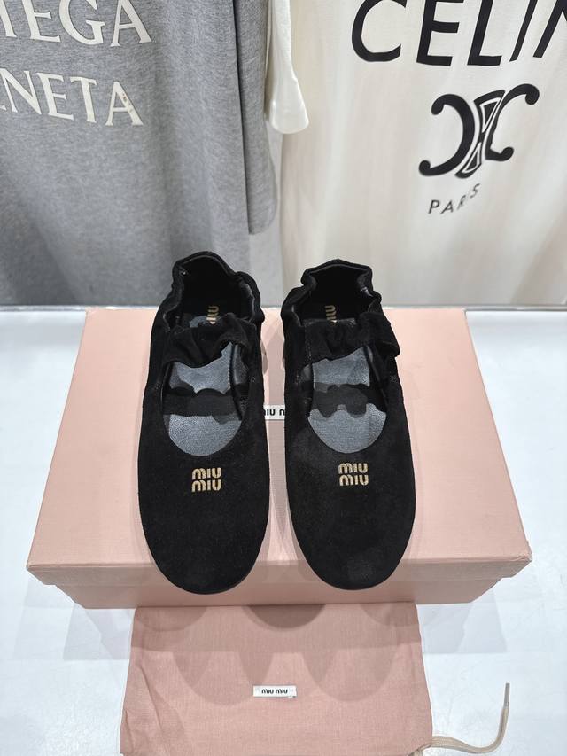 高版本出厂 380 Miumiu/缪缪25Ss早春走秀新款一脚蹬懒人鞋玛丽珍芭蕾舞鞋·平底单鞋 官方春夏走秀新款，时髦百搭·即可咸又可甜·一点也不磨脚·无论光脚