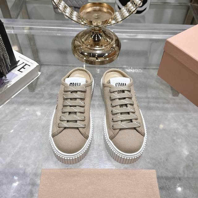 出厂价单鞋330拖鞋310Miumiu25缪缪春夏走秀款饼干鞋，厚底鞋，运动鞋 简约的运动板鞋设计，极具辨识度的鞋舌，打造佛系甜美的休闲风~~上脚气场十足随意搭