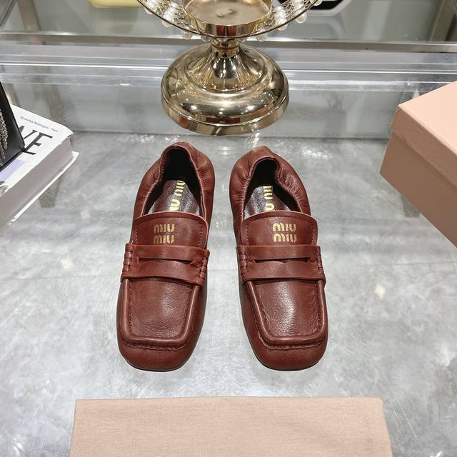 出厂350Miumiu/缪缪25Ss早春走秀新款一脚蹬懒人鞋玛丽珍芭蕾舞鞋·高跟单鞋 官方春夏走秀新款，时髦百搭·即可咸又可甜·一点也不磨脚·无论光脚穿还是搭配