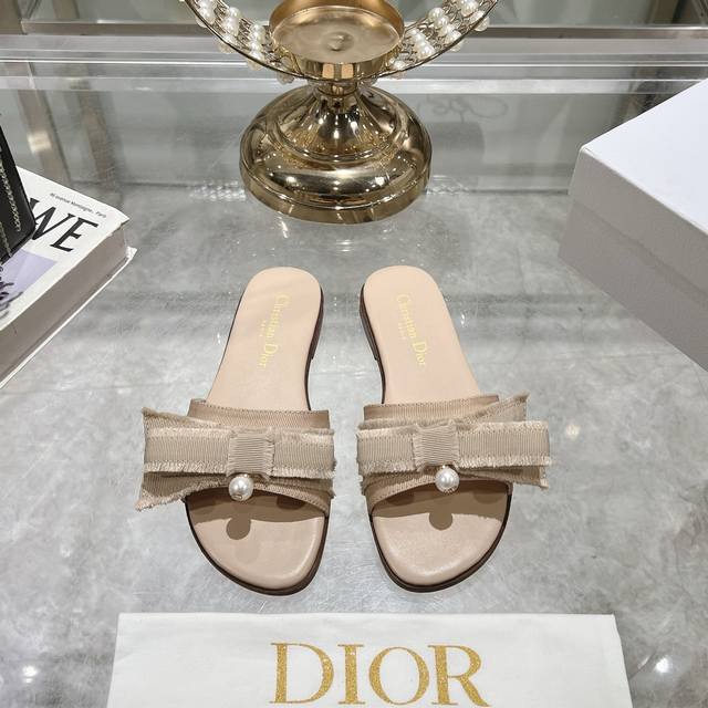 出厂300 j‘Adior流苏织带女鞋 Dior 迪奥 2025春夏走秀新款Adiorble鱼嘴女鞋 Cd明星同款时尚流苏蝴蝶结平底珍珠字母Logo五金扣凉拖鞋