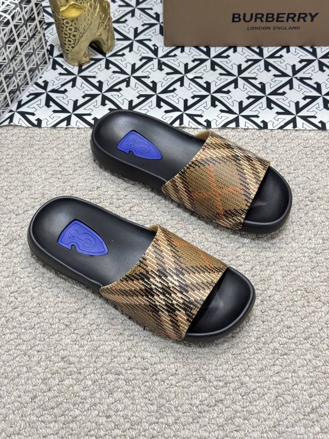 出厂价210【实价】原单品质拖鞋-巴宝莉B家男士拖鞋，高端精品，原版材质，鞋面胶料，精细做工，鞋底超软，休闲宽松舒适型，夏季必入款Size：39-44（45定做