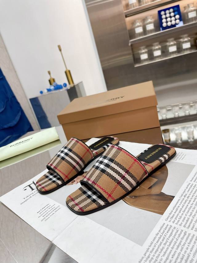 新品上架Burberry 巴宝莉粗跟，平底拖鞋渠道货 硫化一脚蹬巴宝莉拖鞋必须专柜一致！鞋面采用巴宝莉牛皮，羊皮内里及垫脚，原版开模扣子，极致柔软的皮革材质与电