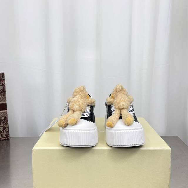 出厂：380《独家顶级版本》皮面 13Demarzo 小众潮牌 25Vs 最新爆款休闲系列… 【圆头厚底休闲鞋】 鞋子和小熊居然也能搭配到了一起，软萌可爱的小熊