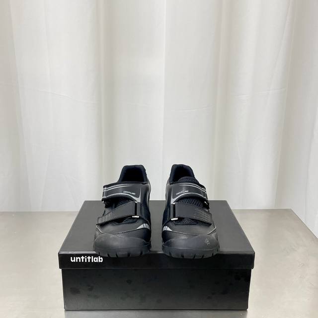 高品质出350 专注于鞋履及配饰设计的时尚品牌Untitlab，近年来在海内外的知名度和影响力持续攀升。Ss25系列「The Best Within」中，Unt