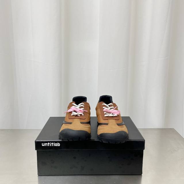 高品质出350 专注于鞋履及配饰设计的时尚品牌Untitlab，近年来在海内外的知名度和影响力持续攀升。Ss25系列「The Best Within」中，Unt