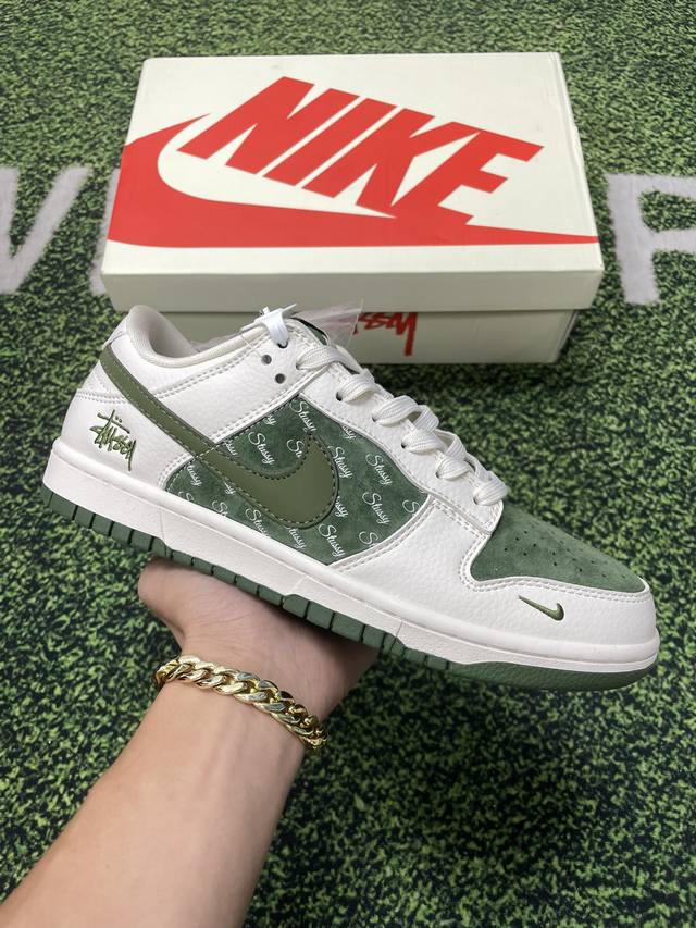 400 现货 X Dunk Low 绿花 此款主张打破传统的工业化流水线设计限制，以Made By Ideas的超级创意为理念，集结众多潮流设计师，结合时下最I