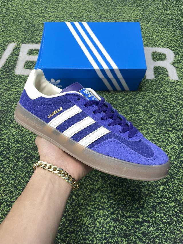 270 档口现货 公司级 adlidas Originals Gazelle Indoor 这款阿迪达斯运动鞋是 1979年 Gazelle Indoor 运动