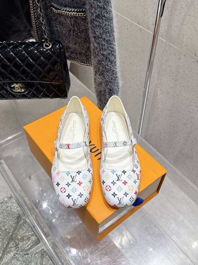 顶级版本400 louis Vuitton Lv路易威登 25/春夏 最新玛丽珍单鞋 简约精致，高级感满满，尽显优雅气质～ 上脚超好看，拉满了夏日美鞋绝绝子啊