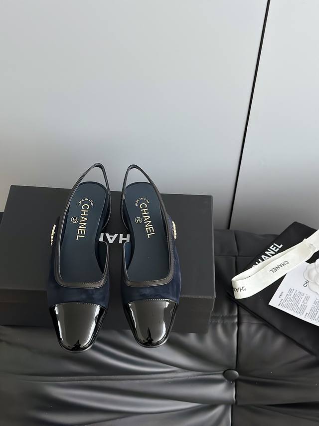 批340 Chane*25最新后空Slingback钻扣单鞋凉鞋 最喜歡穿香奈兒的Slingback 這一個終於看到喜歡的 上脚惊艳~经典小圆头设计，优雅的钻扣