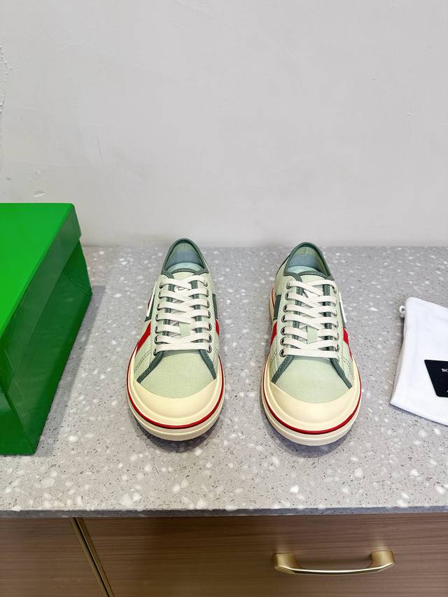 350Bottega Veneta Bv 25Ss早春新款 复古Eliot老钱风 休闲鞋 全新的 Eliot 以复古篮为设计灵感，童趣 的色彩焕发青春活力男女同