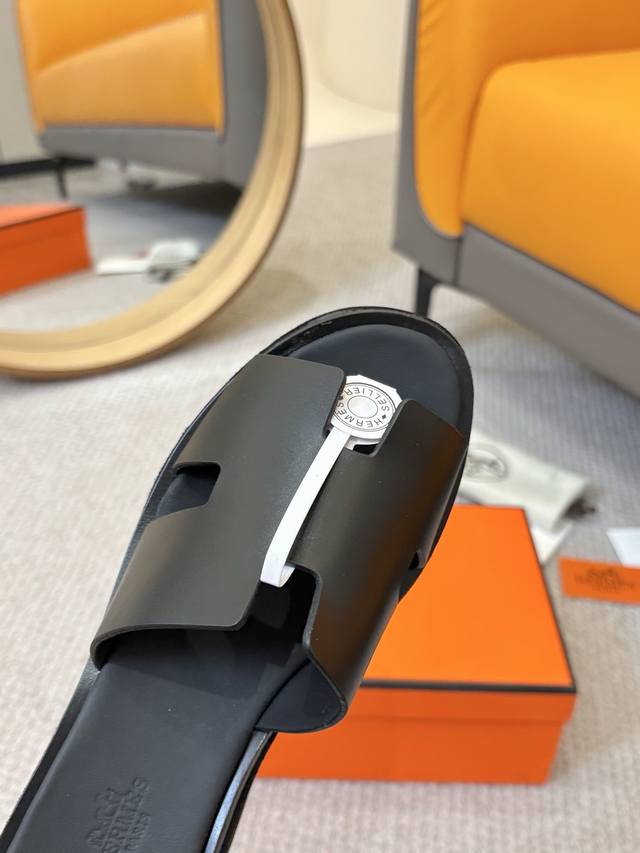 工厂批￥330 爱马仕Hermes 25Ss松糕厚底拖鞋百搭热销款新色 好看好穿还高级，春夏决绝子底厚8.5Cm Hermes 爱马仕 专柜新款质感凉拖系列 鞋