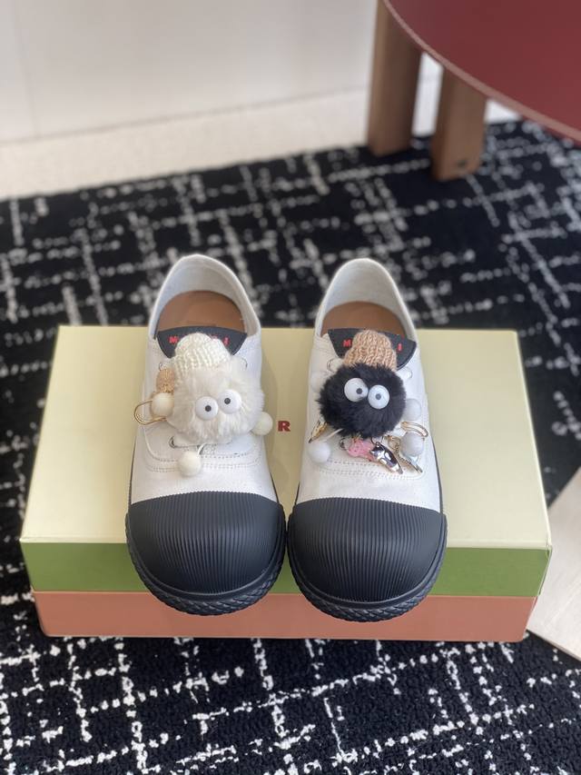 代购级350 marni 25Ss 新款情侣款大头鞋 太萌了 marni 2025春夏新品的Cotton Wave男女同款大头鞋，延续了品牌一贯的简约与时尚风格