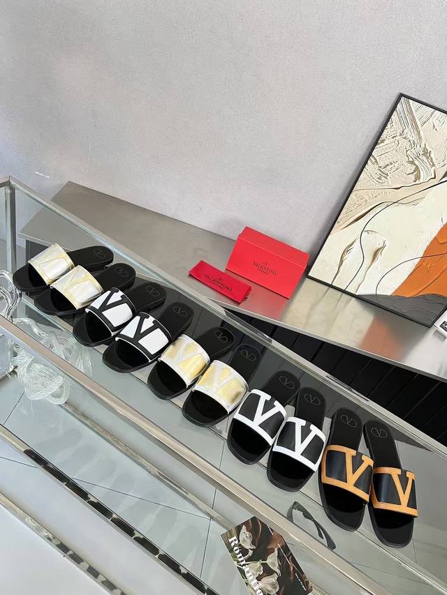 valentino，25款春夏新品华伦天奴拼色平底拖，35-43码，拿货价P210