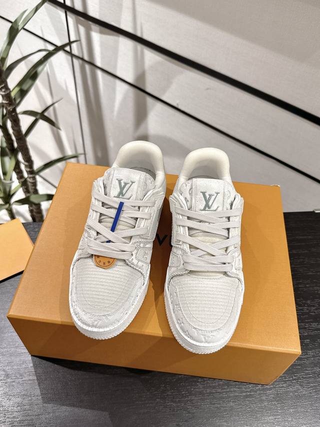 620 男款 2025最新款Lv Trainer 系列最新运动鞋 整双鞋子采购Zp开发打造，全部定制材料，独家开模大底，细节全部对版出货，连包装也做到跟正品一样