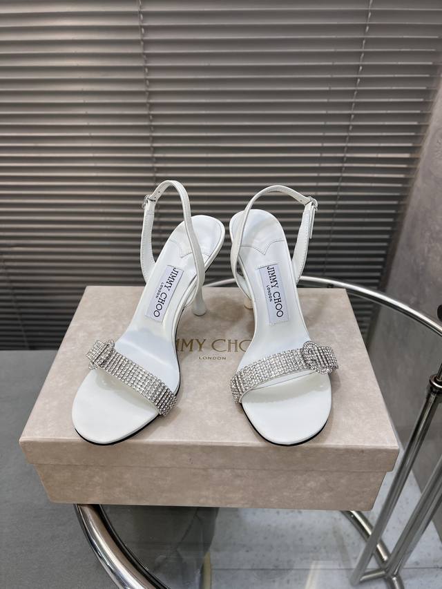 p390 jimmy Choo｜周仰杰新款一字水钻高跟鞋单鞋凉鞋 jc家永恒经典之作 简约设计 满满的少女风 既摩登又复古的味道 非常的简连衣裙还是牛仔裤 它都