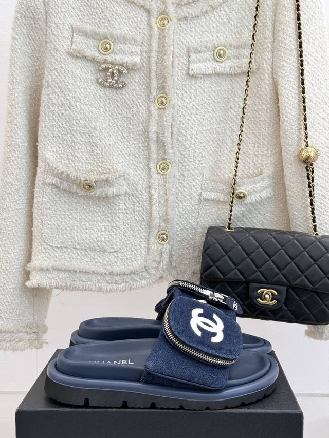 厂价290 chane* ｜小香25P春夏新品 包包装饰厚底懒人拖鞋 懒人必备穿了会上瘾的拖鞋 巨软巨舒服 让你摆脱一切的束缚感 呆萌的面包鞋型 对脚宽的宝宝很