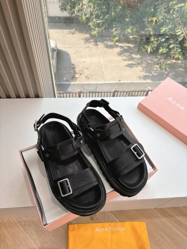 390所见即所得出货快G009Acne Studios新款芭蕾舞运动鞋(Acne Studios凉鞋拖鞋 鞋面采用带有纹路的饰面皮革制成，鞋后方还有精致的装饰性