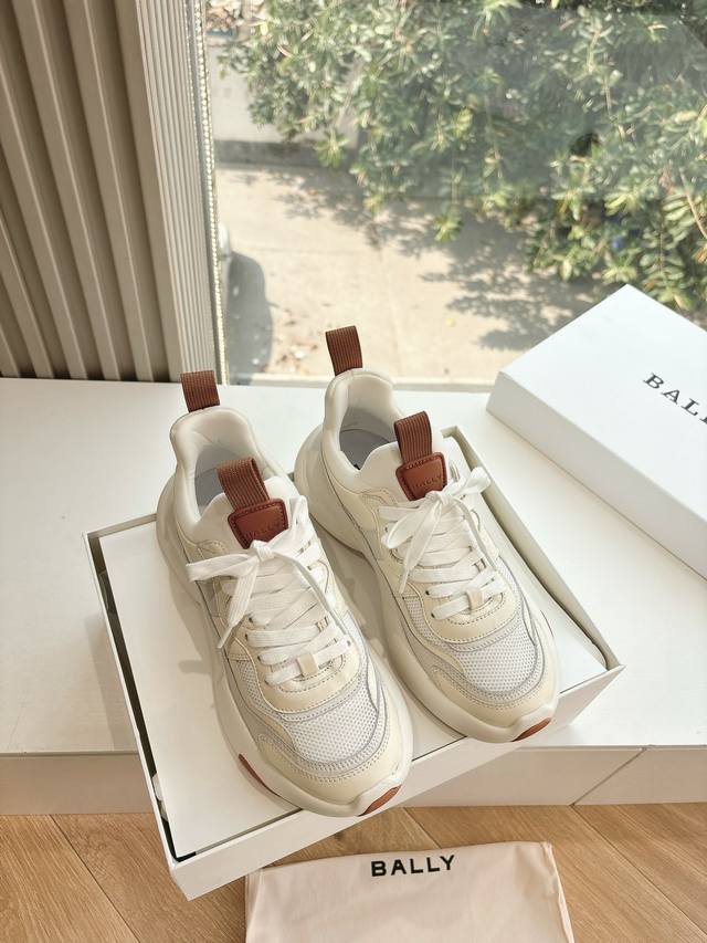 440G588所见即所得 代购级别Bally 巴利 25Ss新款系带运动老爹鞋款式新颖别致，采用系带皮料拼色，鞋面采用混子混种羊皮柔软舒适，老爹鞋设计，让你任意