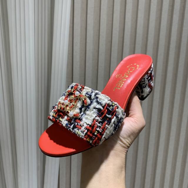 p330 官网同步高版本更新，Ch@Nel 香奈儿春夏新款顶级拖鞋系列，香家必备爆款，女神系列，拥有香家特色优雅名媛气质，超级耐看，让人无法抗拒，心动Ing……