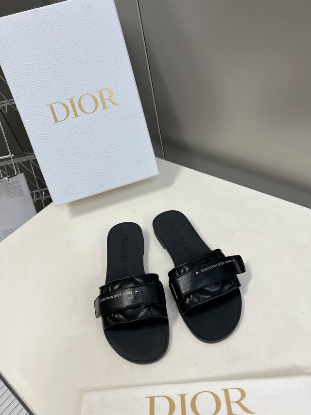冲量价:P250皮面 Dior迪奥经典魔术贴扣凉拖鞋 高版本Go原版完美复刻 最流行的配色面料 层次感超强 原版开模高档Tpu大底非常舒适好走 鞋面材料全部原版
