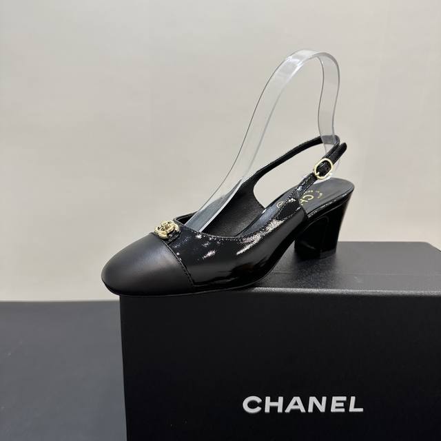 390 chanel香奈儿｜小香25P新品经典 双C粗跟后空拼色拼接凉鞋！ 鞋面采用羊皮 内里踮脚均为丝绸羊皮 意大利进口牛皮大底 跟高：7Cm size：35