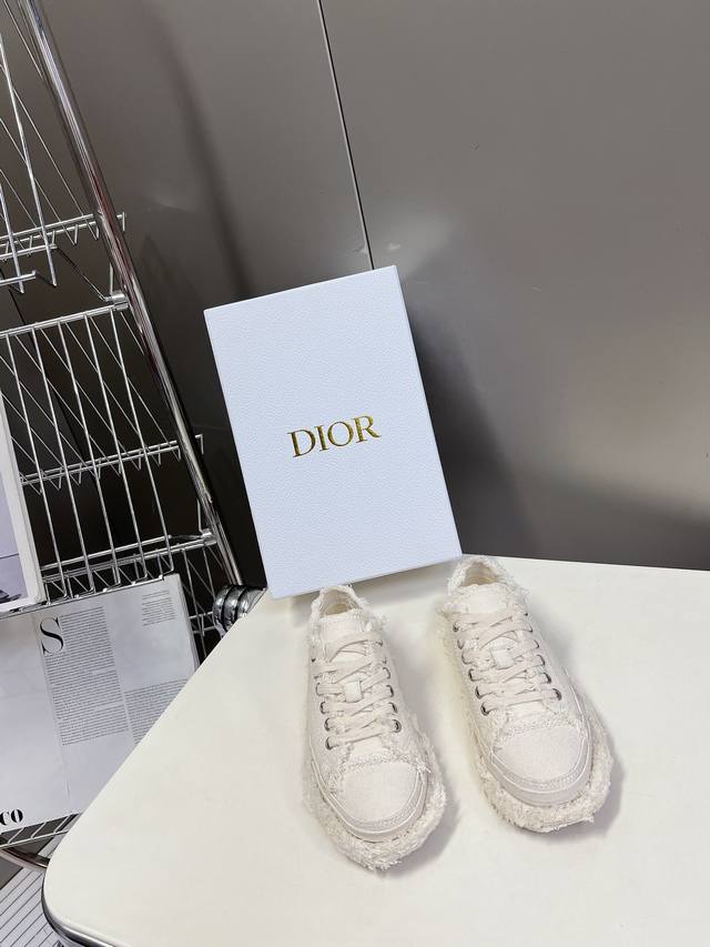 420 Dior迪奥2024Walk'n系列 流苏 刺绣 帆布鞋 休闲运动鞋 原版购入开发 做货 这款 Walk'n'dior 厚底运动鞋是一款时尚单品，提升该