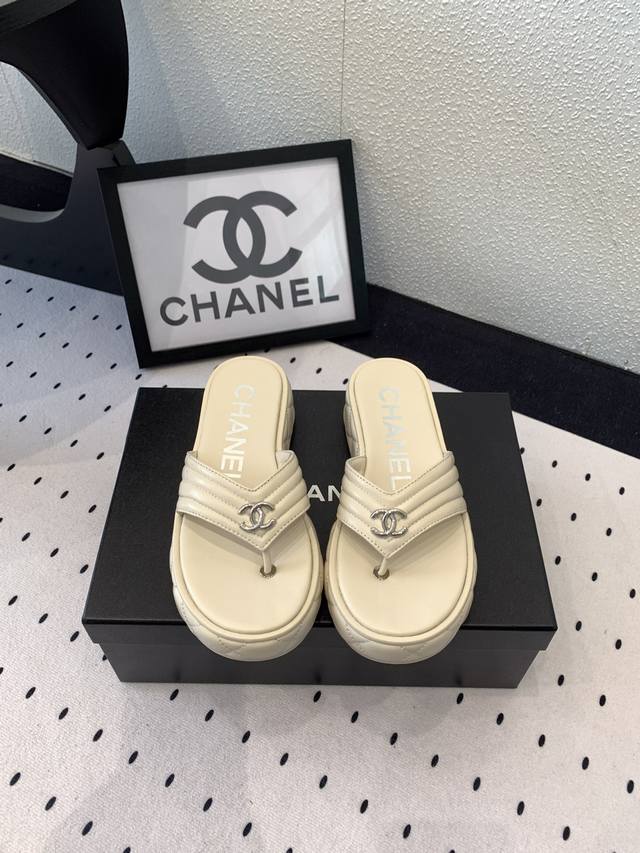 批350 Chanel新款早春厚底凉鞋 高版本出货 上脚轻盈百搭 内增高特显大长腿 小仙女必备 进口羊皮鞋面 羊皮垫脚 原版开模大底 Size: 35-40
