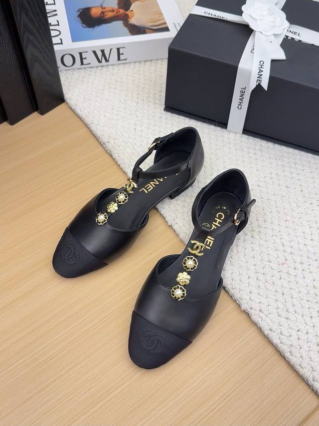 批360 Chane" 小香最新玛丽珍洋气上新 完全原版一比一复刻打造 版型超级正 最新时尚的设计 火遍全网的单鞋，上脚又酷又时髦 独特设计最为抢眼吸晴 上脚还