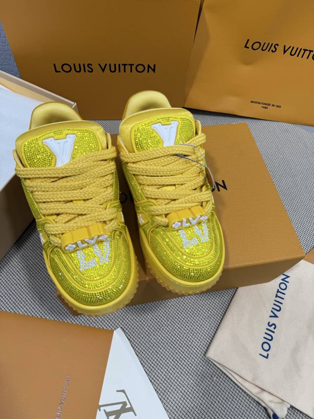 p620 顶级版本 面包钻鞋情侣款 louis*Vuitto* Lv Trainer 运动欧洲代购1W Rmb购入 历时一个月爆拆开发 大底和面料私模 鞋面更是