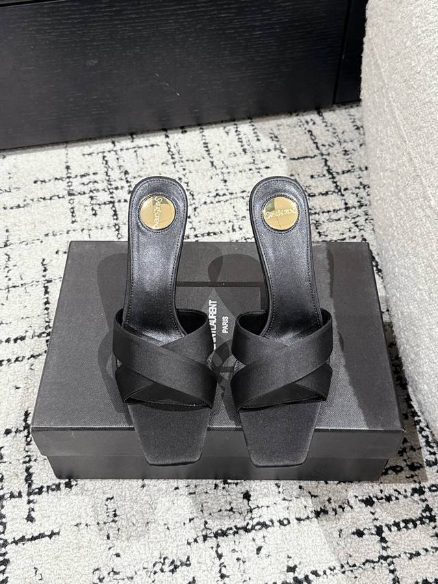 350 saint Laurent Ysl圣罗兰 25/ Opyum 蛇年秀款杨树林字母跟 高跟鞋 小姐姐的美丽尤物高跟鞋 优雅迷人性感 女人味十足 鞋面：真丝