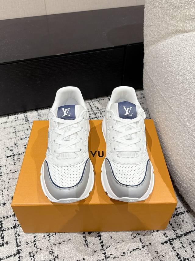 510 #代购级 男款 lv 路易威登 25/ 最新Classic系列 厚底 休闲 运动鞋 这款Classic 运动鞋于 2025 秋冬男士系列初次亮相，以光滑