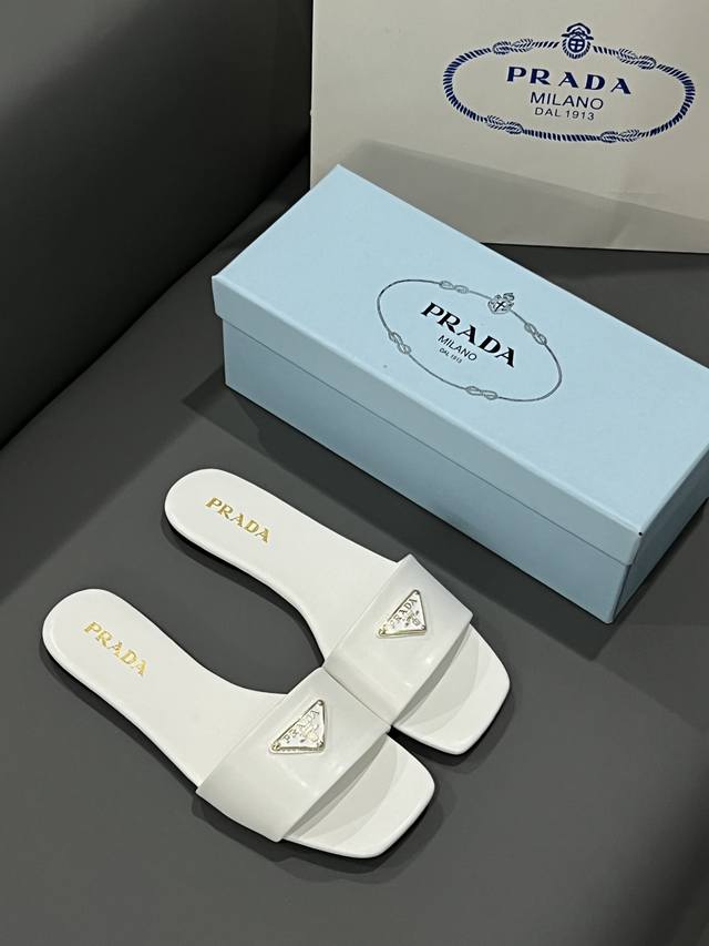 橙子出厂价110 prada 普拉达春夏新款 同色三角标方头平底拖鞋 凉拖 码数：35-41
