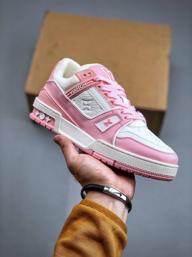 橙子出厂价340 louis Vuitton 路易威登 Lv Trainer 情侣款运动鞋板鞋 休闲复古篮球鞋 从复古篮球鞋汲取灵感，打造备受青睐的 Lv Tr