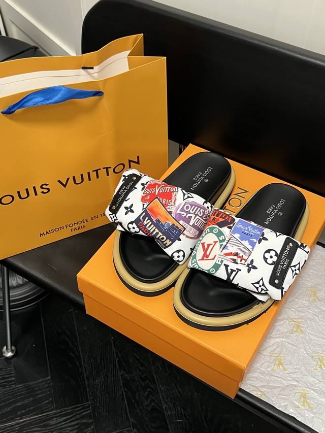 橙子出厂价120 louis Vuitton 路易威登 Lv新款个性印花魔术贴拖鞋 平底凉拖 情侣款 码数：35-45