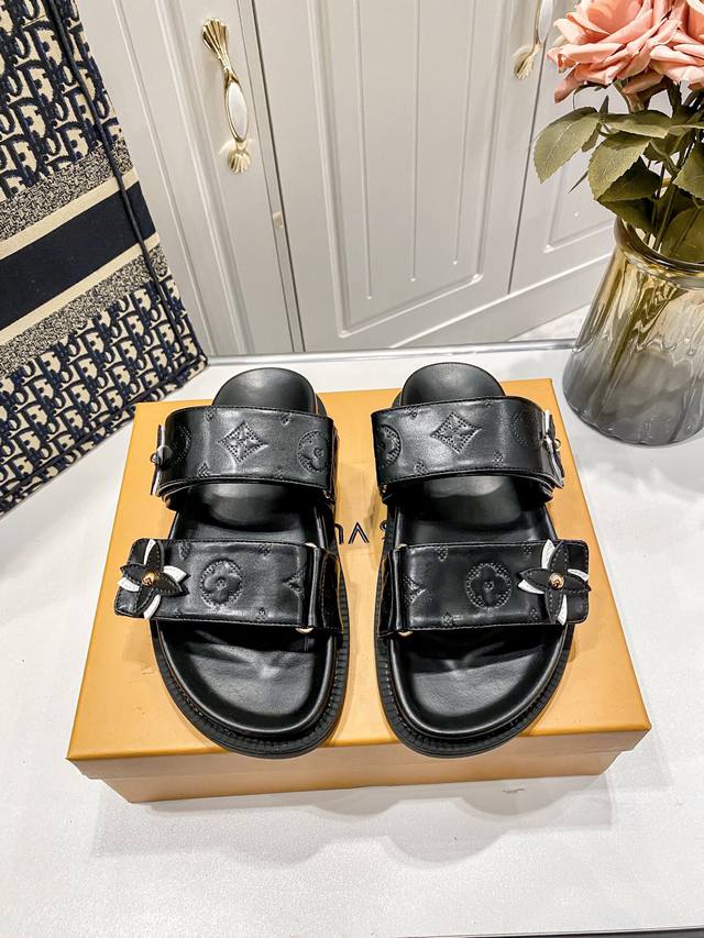 橙子出厂价160 louis Vuitton 路易威登 Lv春夏新款 花朵魔术贴拖鞋 休闲凉拖 码数：35-40