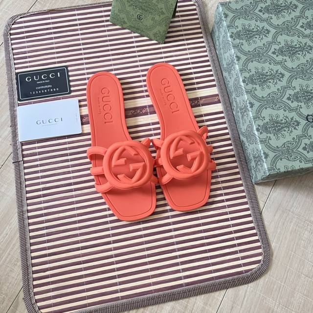 橙子出厂价100 gucci 古驰春夏新款 沙滩果冻鞋 镂空拖鞋 凉拖 原版开模经典双G鞋面 原版开模橡胶注塑一体成型 双层组合大底。 码数：35-42