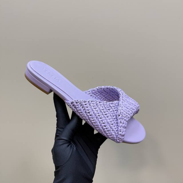 bottega Venet* 编织 最新最经典编织高跟凉鞋！Ins&小红书巨多网红明星上身！上脚超性感！真的太美了！这款哑光的鞋面超有高级感！高级穿着又仙女简约