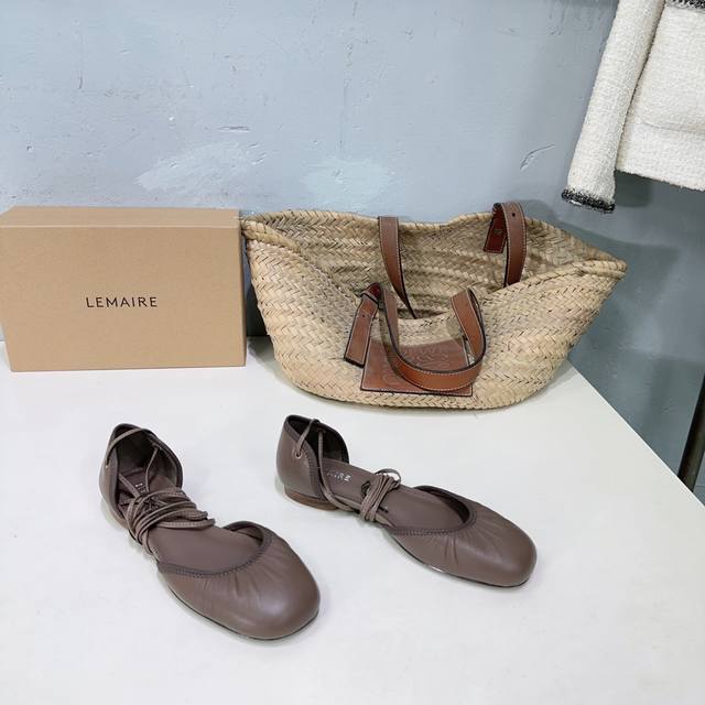 高品质出厂 ！小众潮牌 Lemaire 25春夏走秀新款绝美玛丽珍芭蕾舞鞋平底、粗跟中空单鞋凉鞋！上脚真的超级舒适 低调简约又不失高级 随意慵懒 小鸡黄色也好看