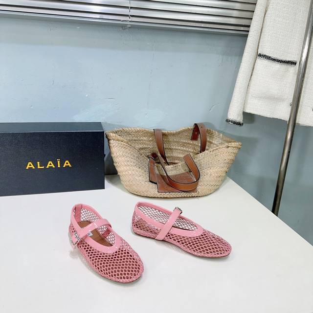 高品质出厂 ！小众潮牌Alaia 25春夏新色渔网面平底网鞋凉鞋！最新春夏时装秀新款系列平底芭蕾舞鞋！法国高端一线高定品牌！时尚界最后的手艺人 只忠于展现女性身