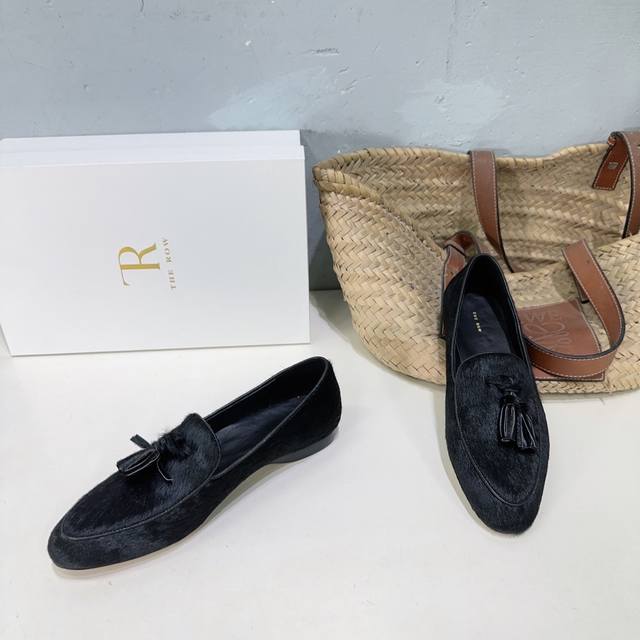 高品质出厂 ！ 小众潮牌！The Ro*25春夏新品小众复古简约麂皮流苏平底乐福鞋单鞋 此款奶奶鞋有种慵懒随性的感觉，很随意的时髦，好穿不磨脚，延续了一贯的极简