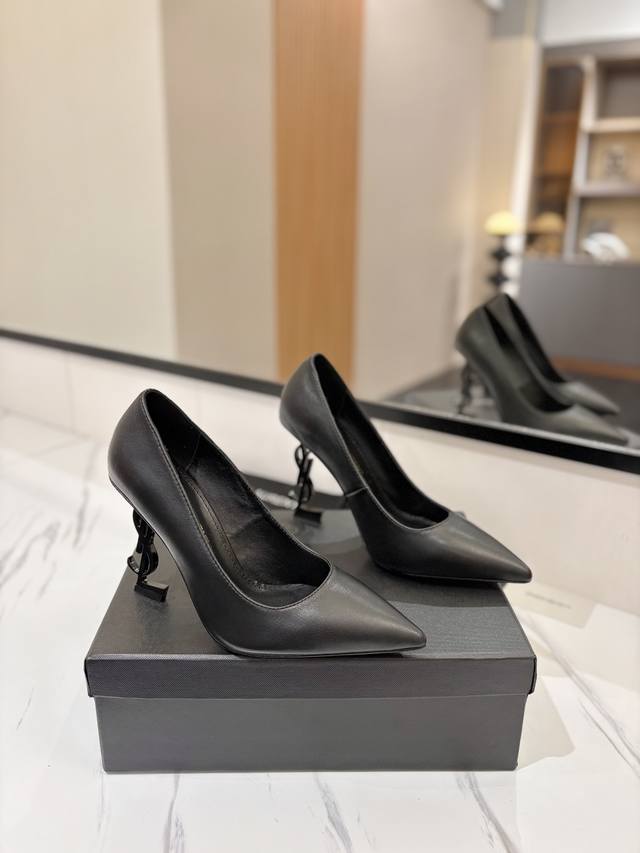 出厂价Pp： Saint Lauren Ysl圣罗兰 圣罗兰Ysl 春夏｜高跟鞋新品 绝美 精致 优雅！上脚特别稳，放心入！ 鞋跟是重新开模定制的，高度与正品一