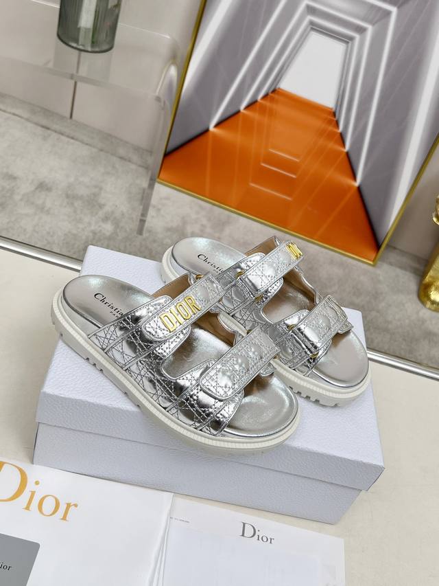 dior迪奥新品经典款。代购级别品质国外专柜爆款厚底拖鞋 鞋面内里：原版定制材料，鞋底原版开模1.1 轻便 码数35-40 41 42可定做 出厂价P
