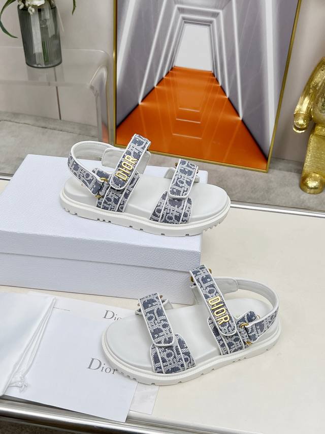 dior迪奥新品经典款。代购级别品质国外专柜爆款厚底拖凉鞋 鞋面内里：原版定制材料，鞋底原版开模1.1 轻便 码数35-40 41 42可定做 出厂价P