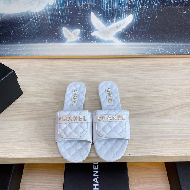 出厂 小香官网同步高版本 Chanel 2025最新款，原版一比一开发 春夏季香家必备爆款，女神系列，拥有香家特色优雅名媛气质，超级耐看，让人无法抗拒 鞋面香奈