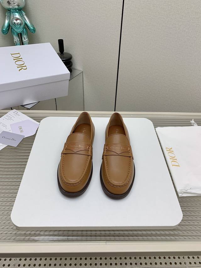 出厂 高版本 Dio*迪奥 2025Ss早春新品 顶级版本 专柜主打新款 乐福鞋硬货上新 代购级别 高级感十足国内外博主刷爆的一款 复古又时髦 上脚美炸了 官网