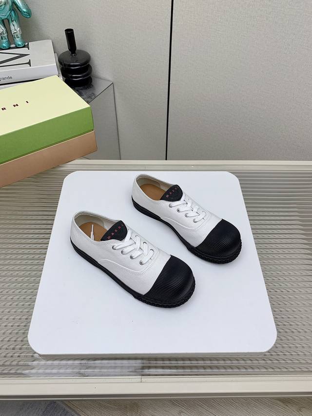 出厂 高版本 Marn* 25Ss 新款情侣款 大头鞋 太萌了 Marni 2025春夏新品的Cotton Wave男女同款大头鞋，延续了品牌一贯的简约与时尚风